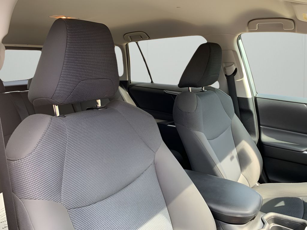 2019 Toyota RAV4 LE photo 15