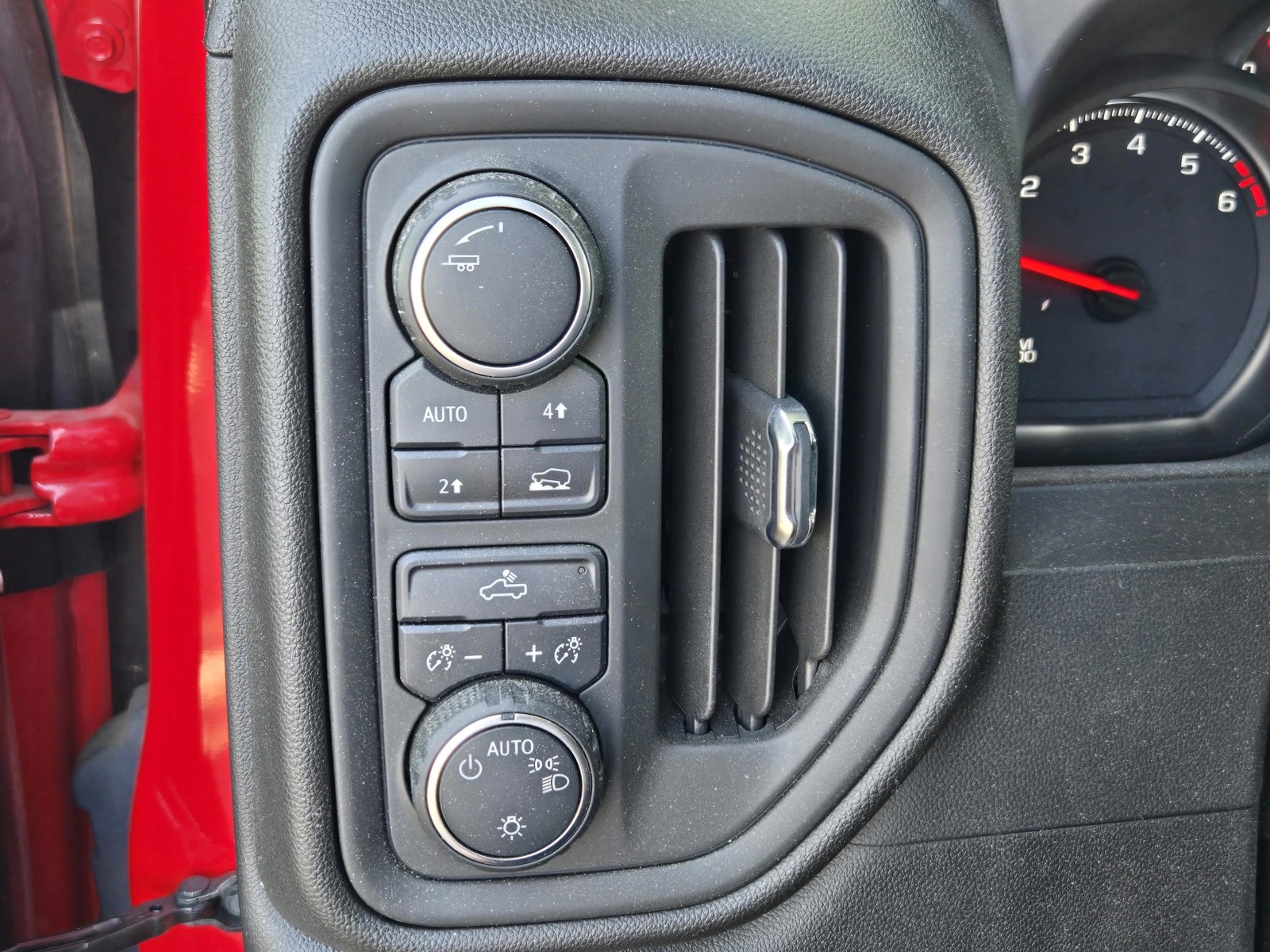 2023 Chevrolet Silverado 1500 Custom photo 25