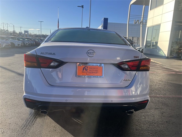 2025 Nissan Altima SR photo 3