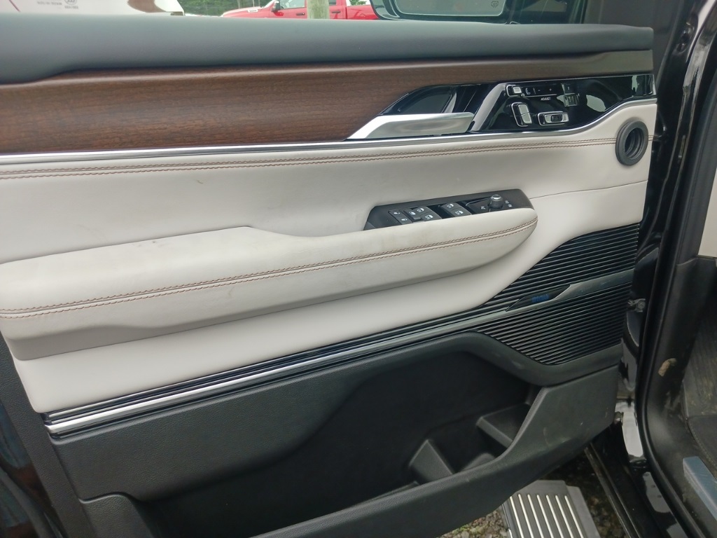 2024 Jeep Grand Wagoneer L Base photo 4