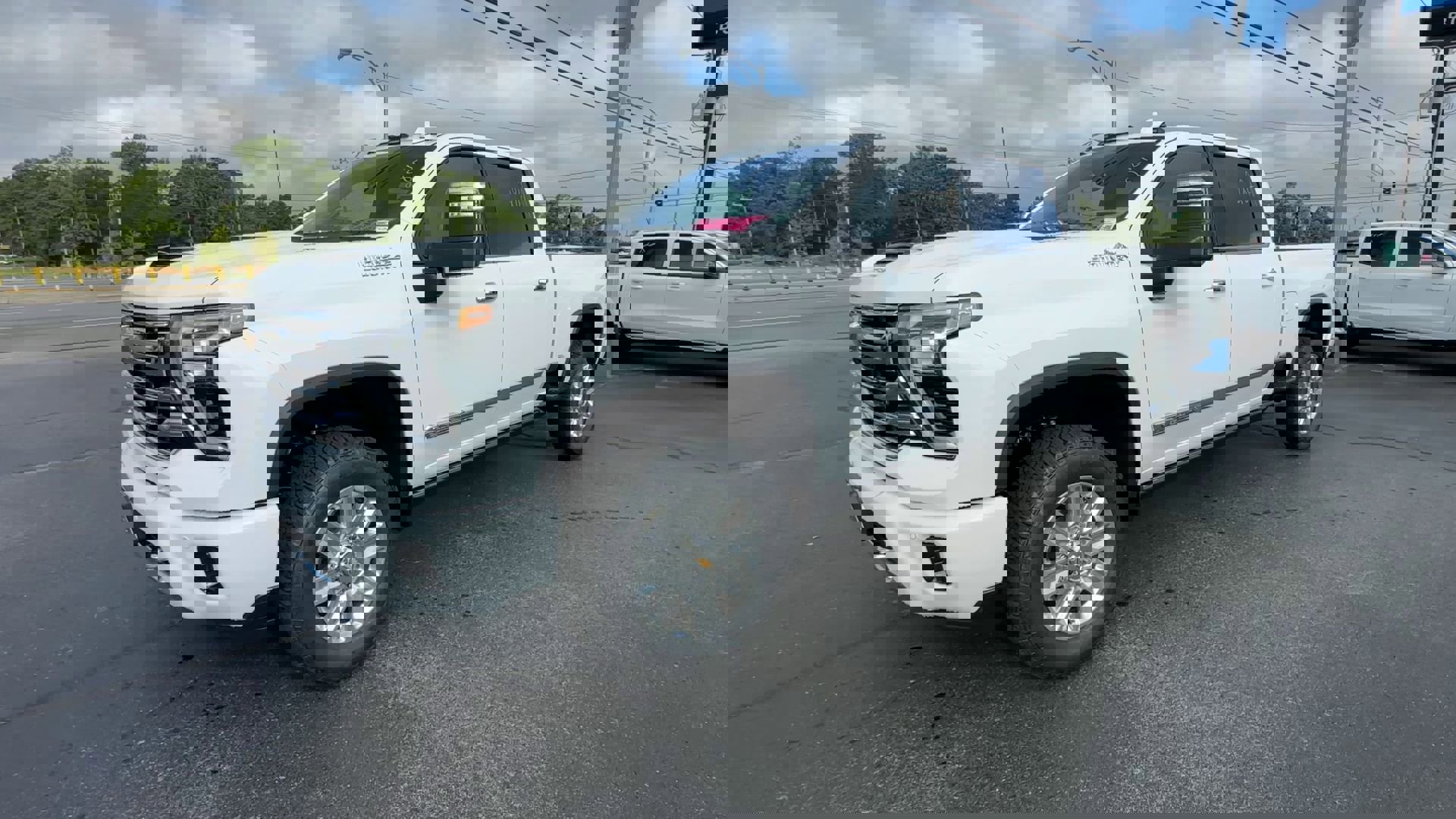 2025 Chevrolet Silverado 2500HD High Country photo 3