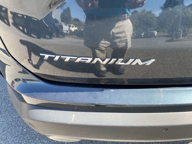 2024 Ford Edge Titanium photo 8