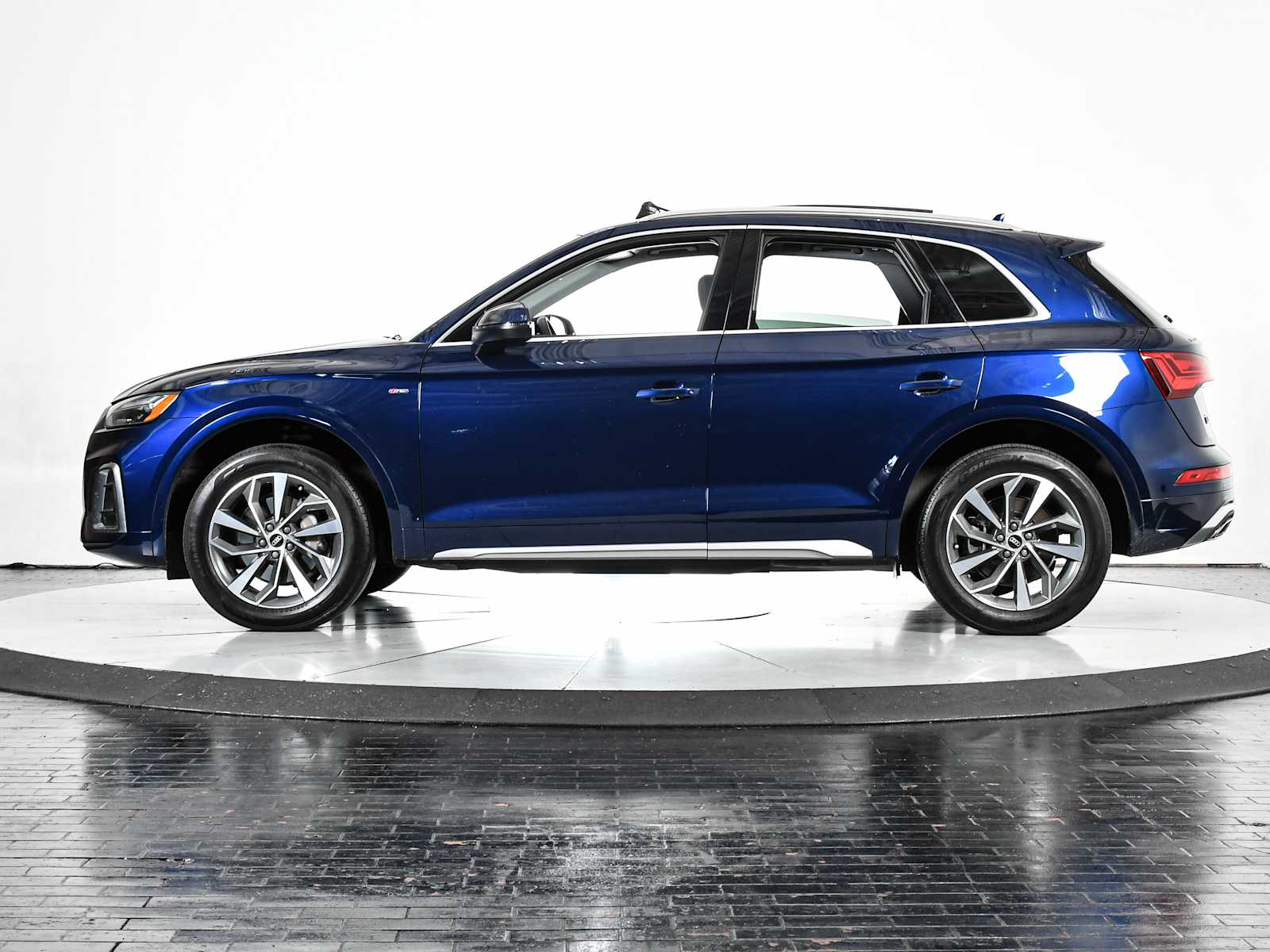 2022 Audi Q5 S line Premium Plus photo 2