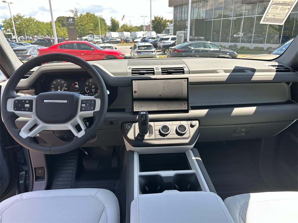 2025 Land Rover Defender 110 S photo 2