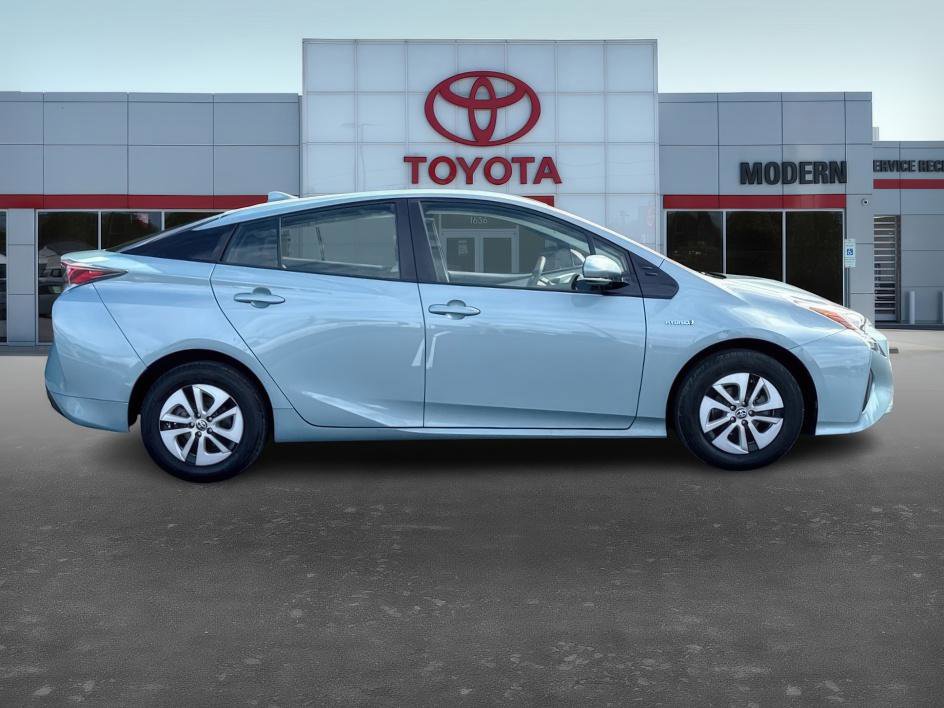 2017 Toyota Prius Two photo 4