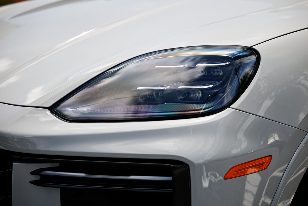 2025 Porsche Cayenne Turbo E-Hybrid photo 10