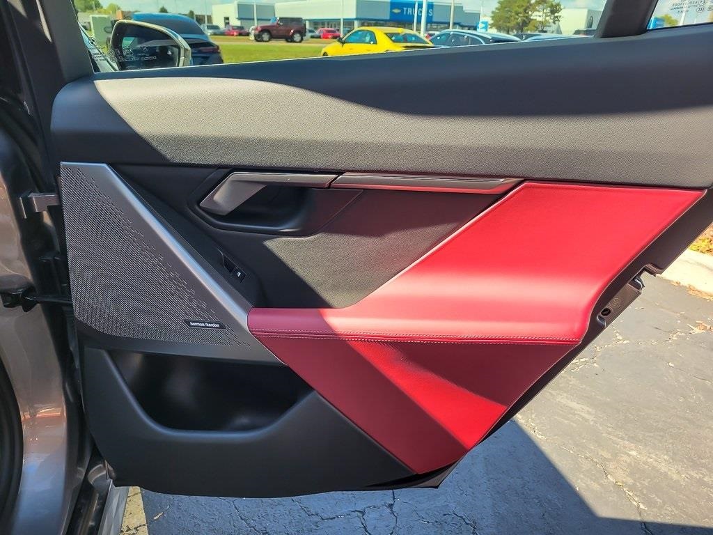 2025 BMW 540I - Image 21