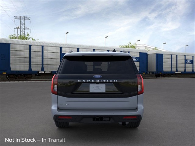 2025 Ford Expedition photo 5