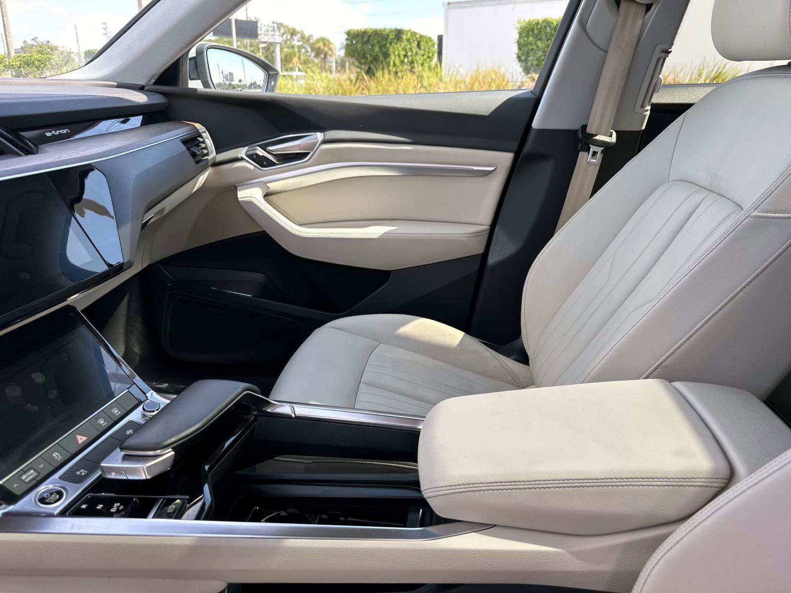 2021 Audi e-tron Premium photo 23