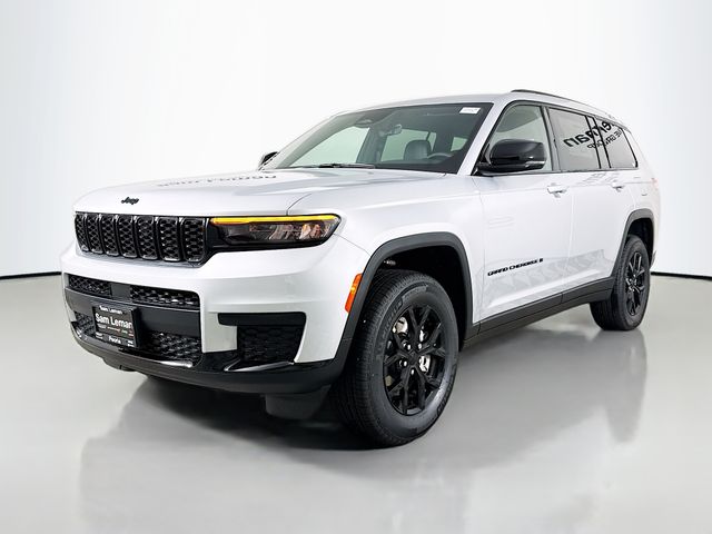 2025 Jeep Grand Cherokee Laredo Altitude photo 3