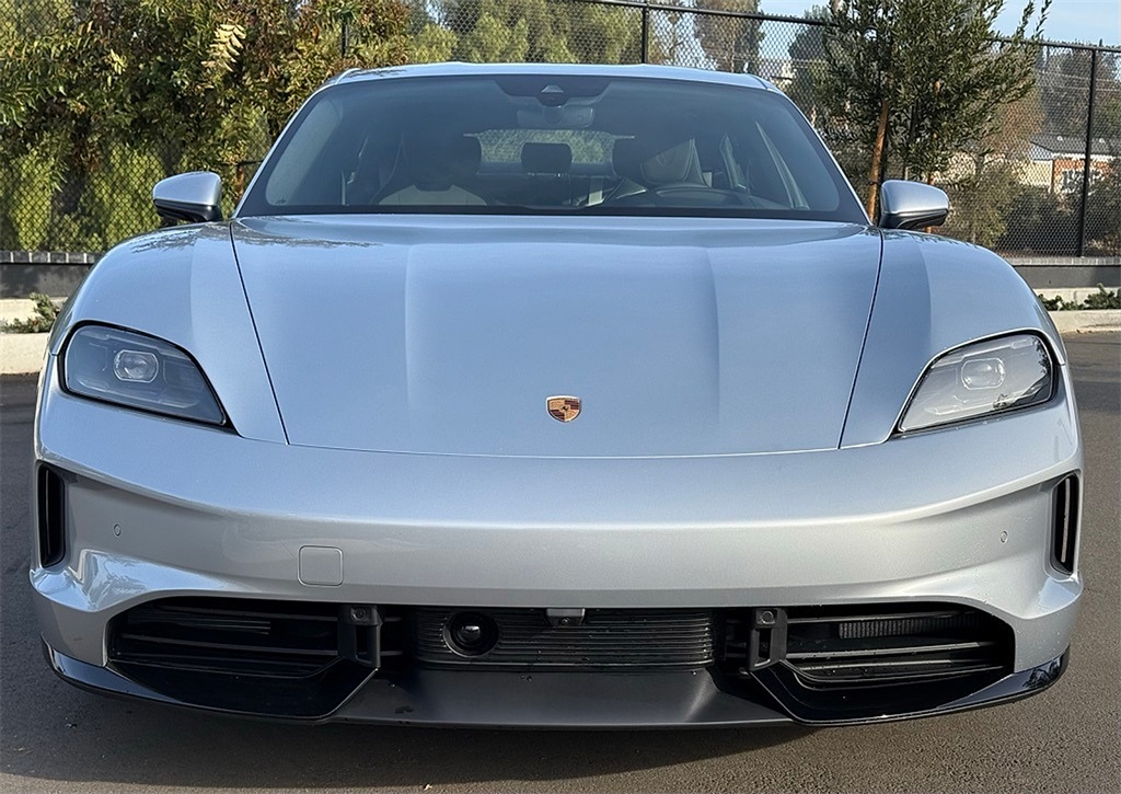 2025 Porsche Taycan 4S photo 2
