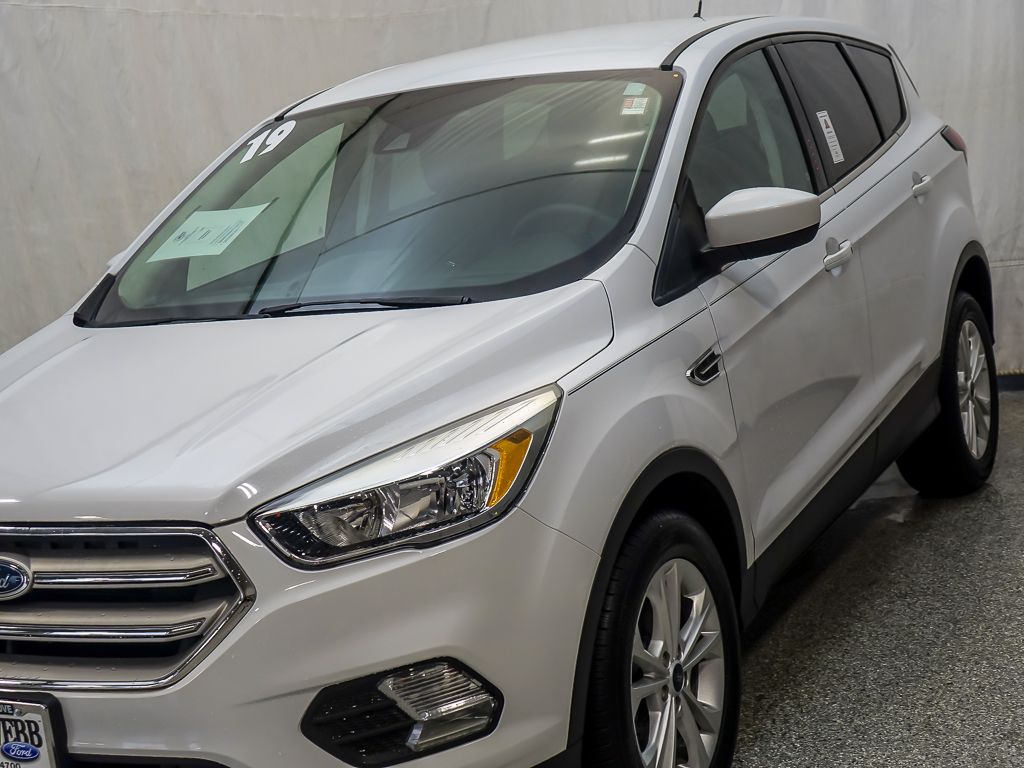 2019 Ford Escape SE photo 3