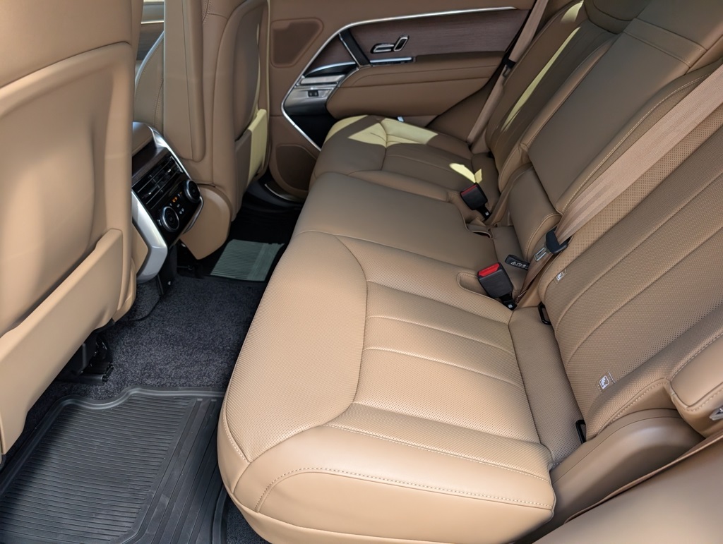 2025 Land Rover Range Rover SE photo 23