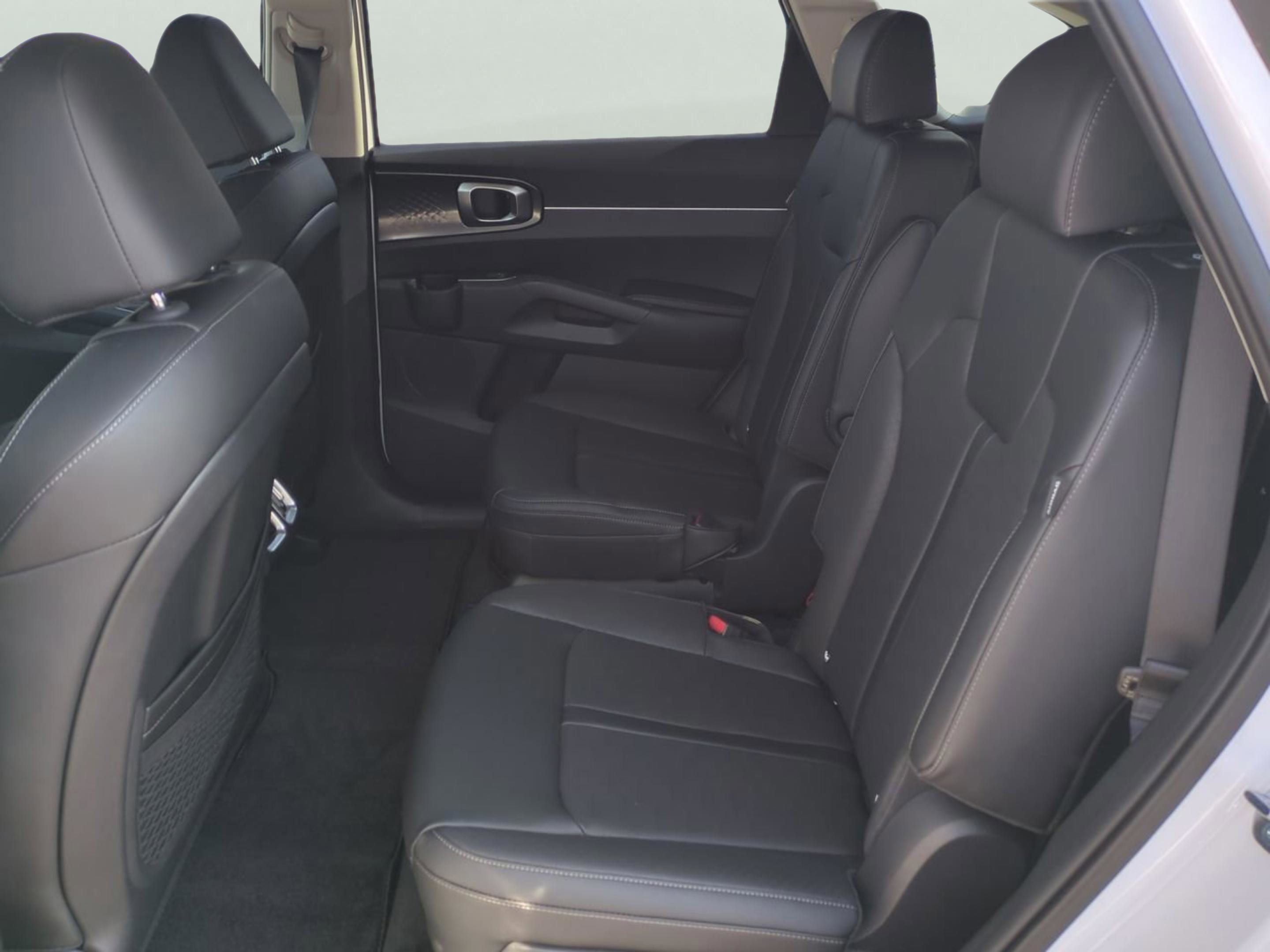 2025 Kia Sorento EX photo 9