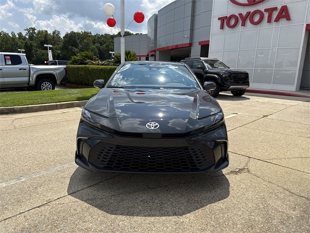 2025 Toyota Camry SE photo 7