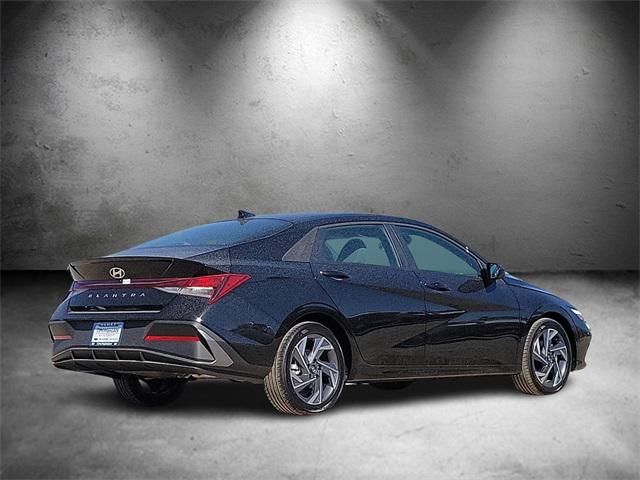 2025 Hyundai Elantra SEL Sport photo 3