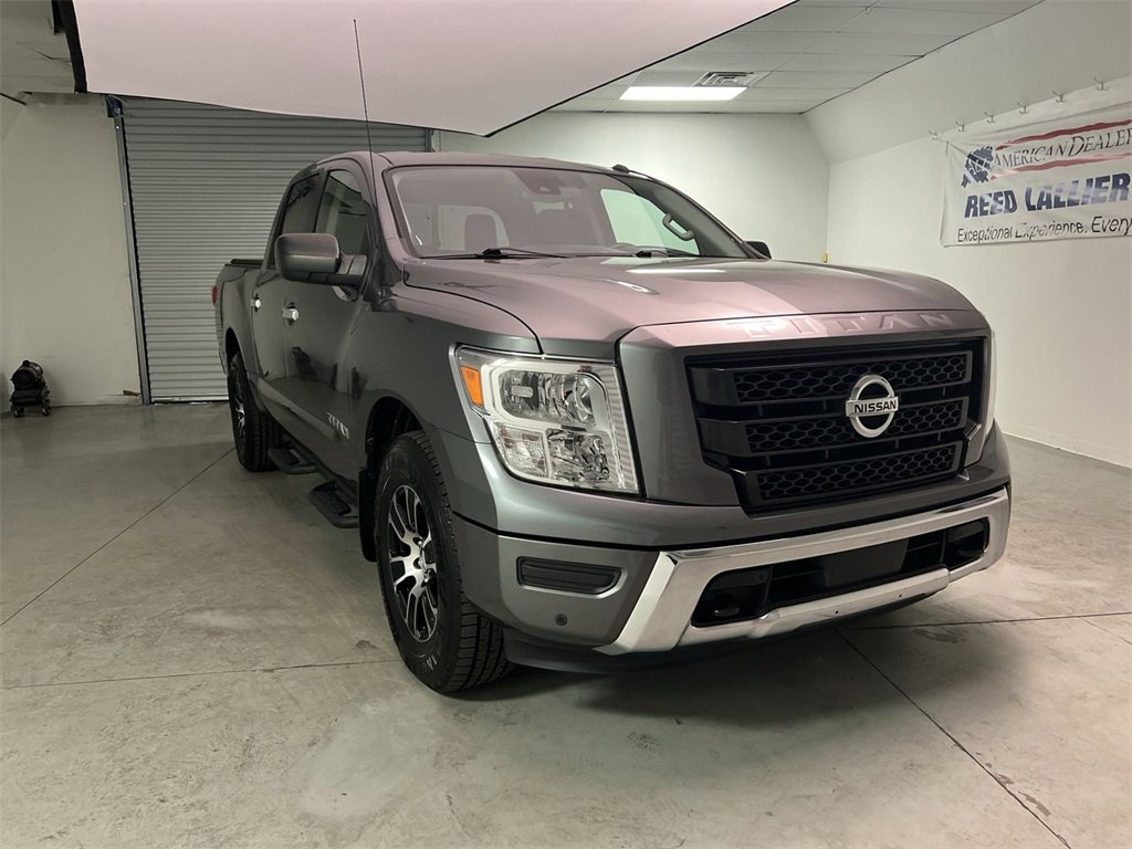 2021 Nissan Titan SV's photo