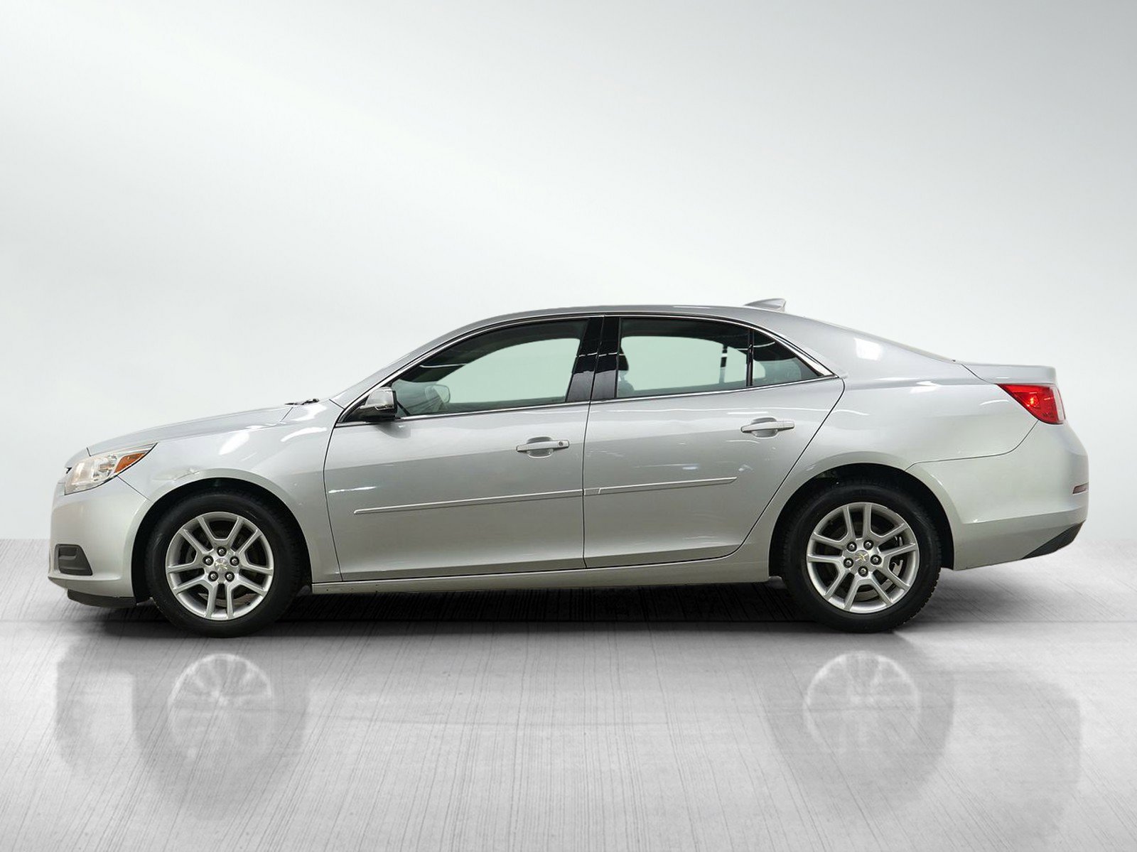 Used 2015 Chevrolet Malibu 1LT with VIN 1G11C5SL8FF348174 for sale in Burnsville, Minnesota