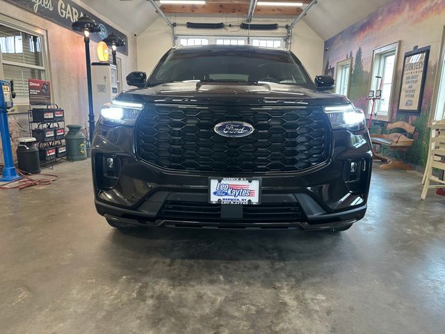 2025 Ford Explorer ST-Line photo 4