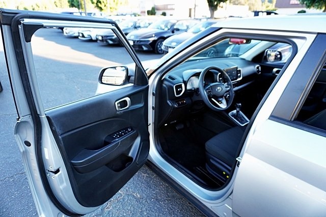 Used 2023 Silver Hyundai SE image 34