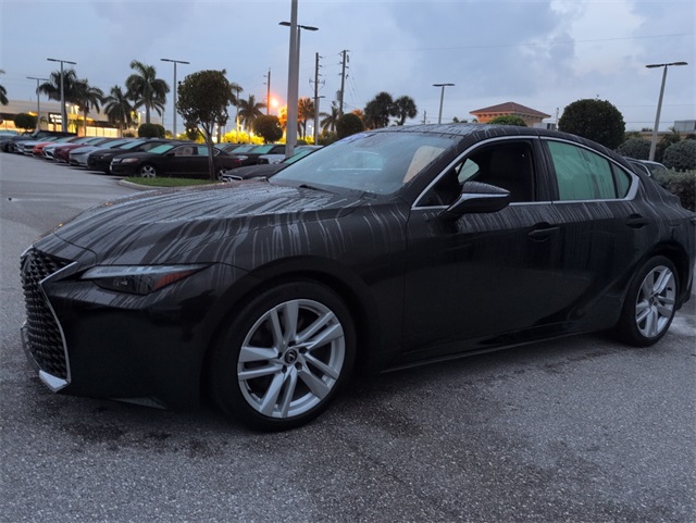 2024 Lexus IS 300 photo 4