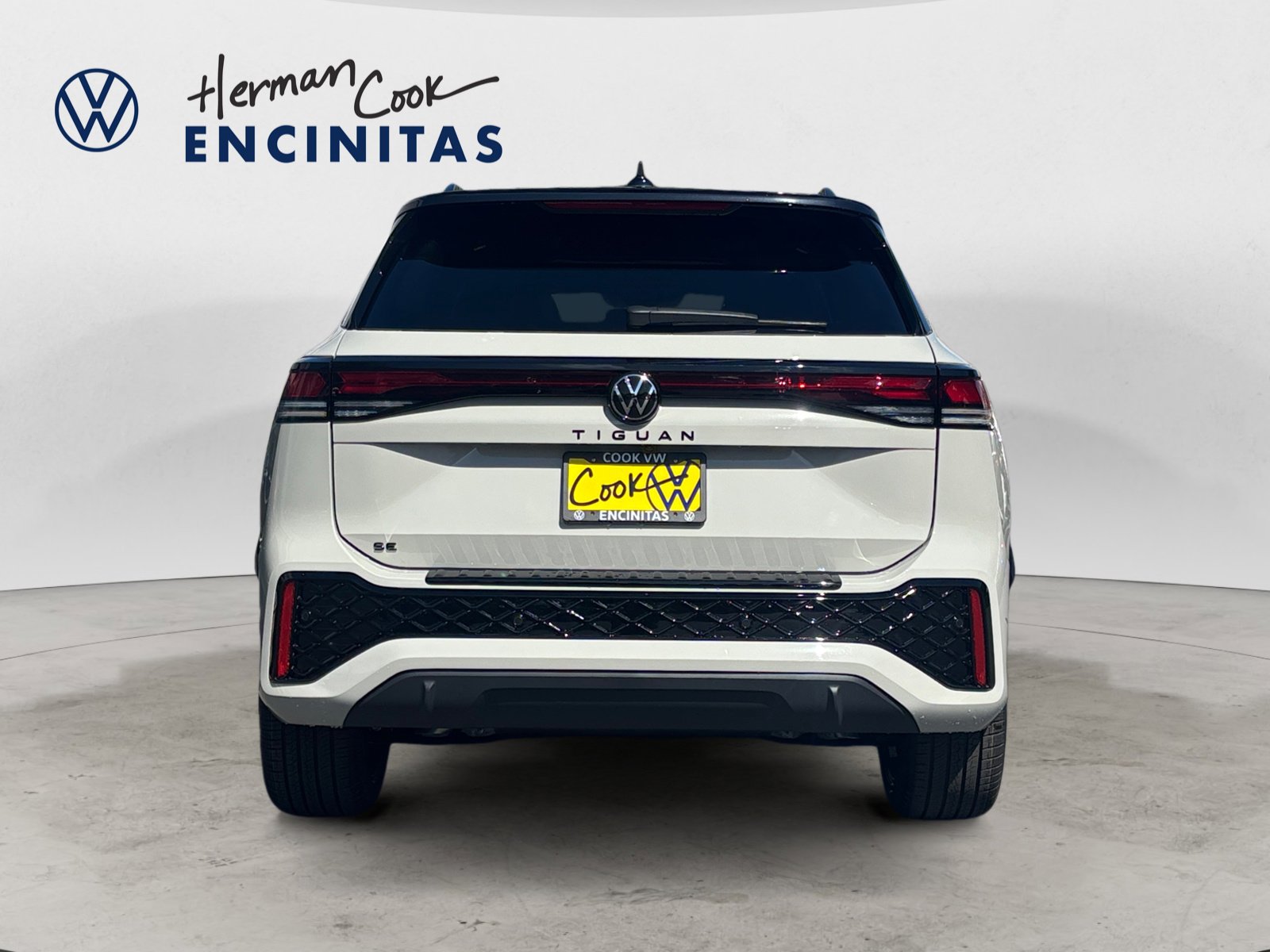 2025 Volkswagen Tiguan SE R-Line Black photo 4