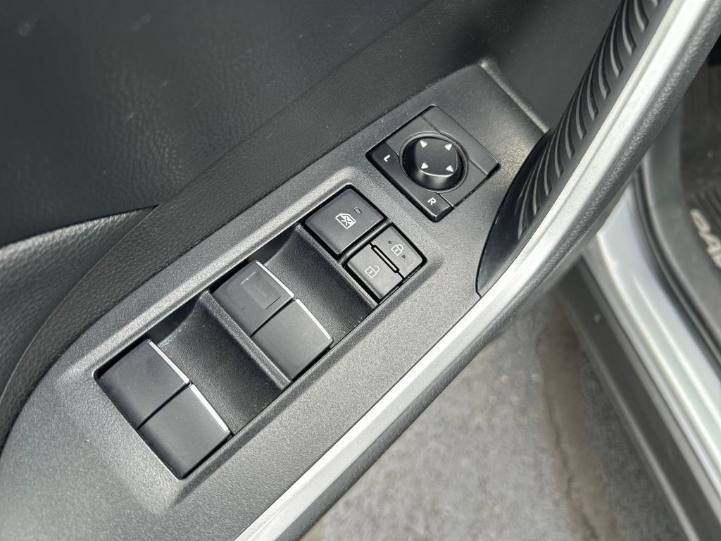2020 Toyota RAV4 XLE Premium photo 11