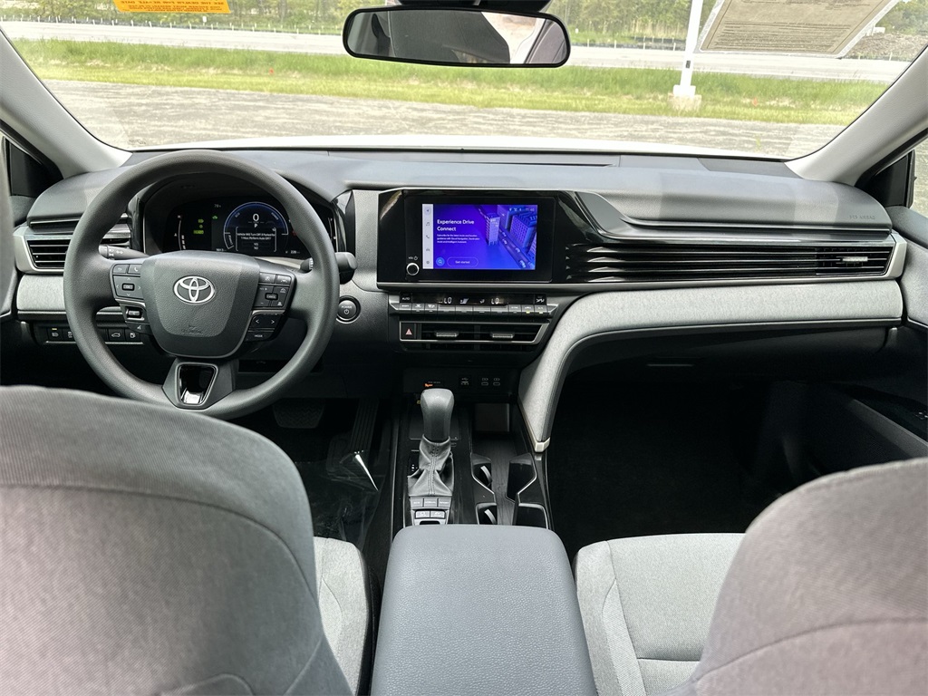 2025 Toyota Camry LE photo 28