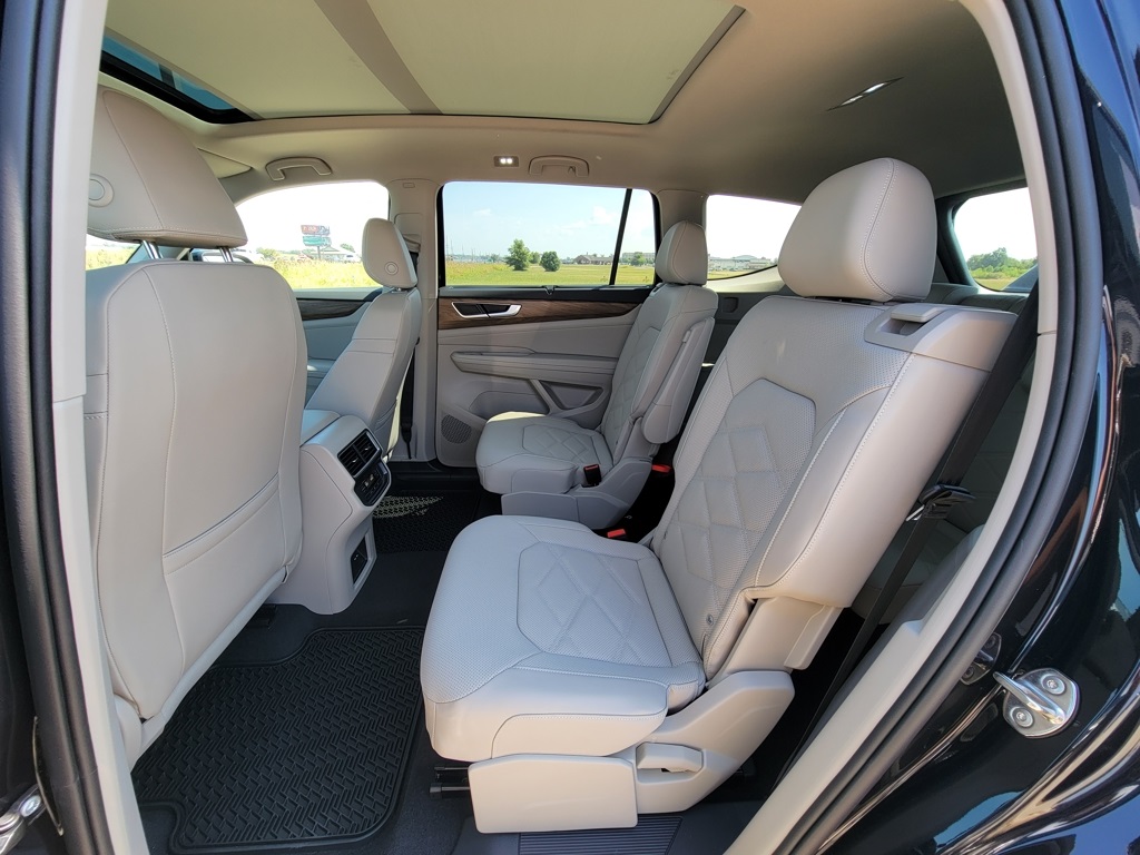 2025 Volkswagen Atlas SE Technology photo 17