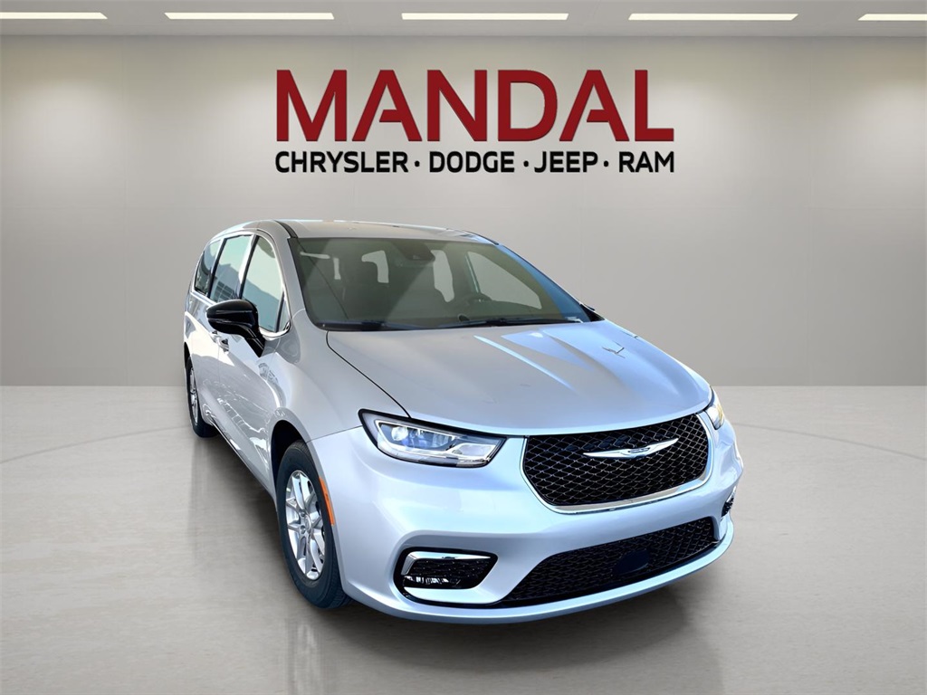 2026 Chrysler Pacifica photo 4