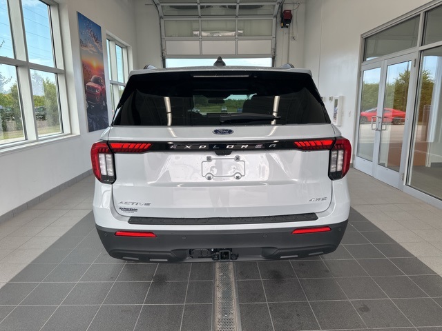 2025 Ford Explorer photo 5