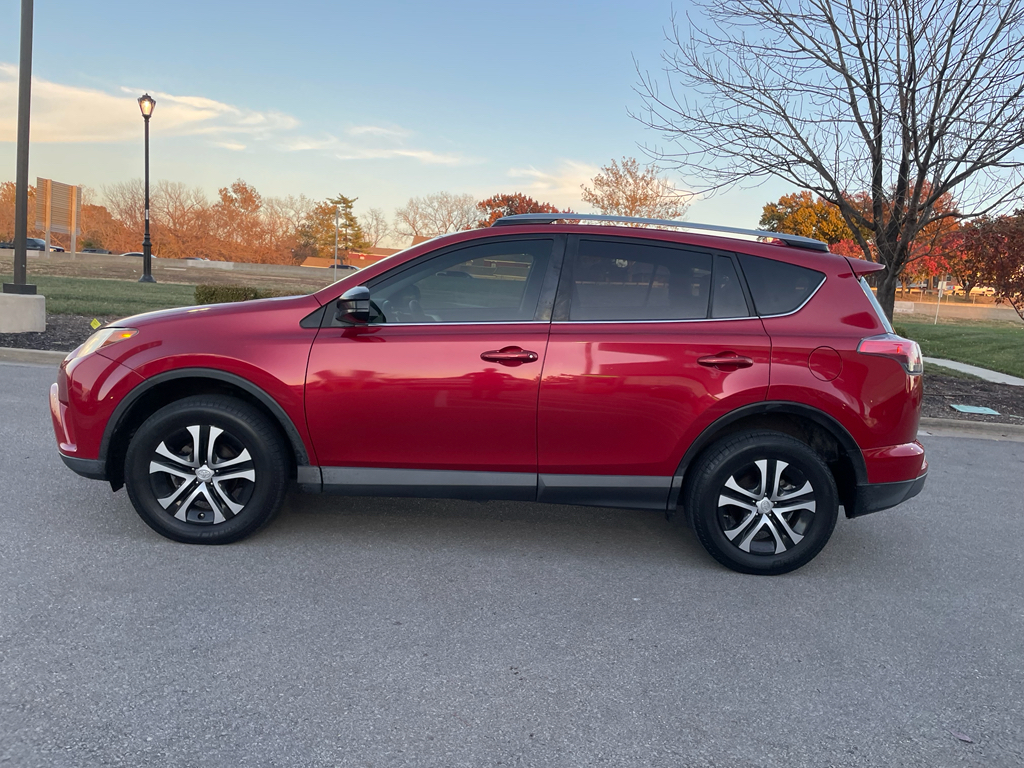 Used 2017 Toyota RAV4 LE with VIN JTMZFREV4HJ102020 for sale in Kansas City