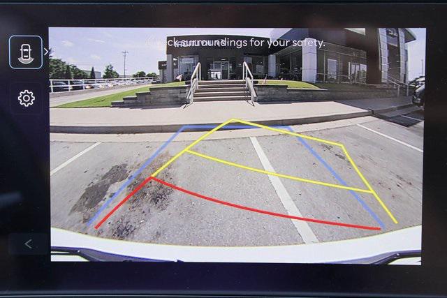 New 2025 White Hyundai SEL Convenience FWD image 25