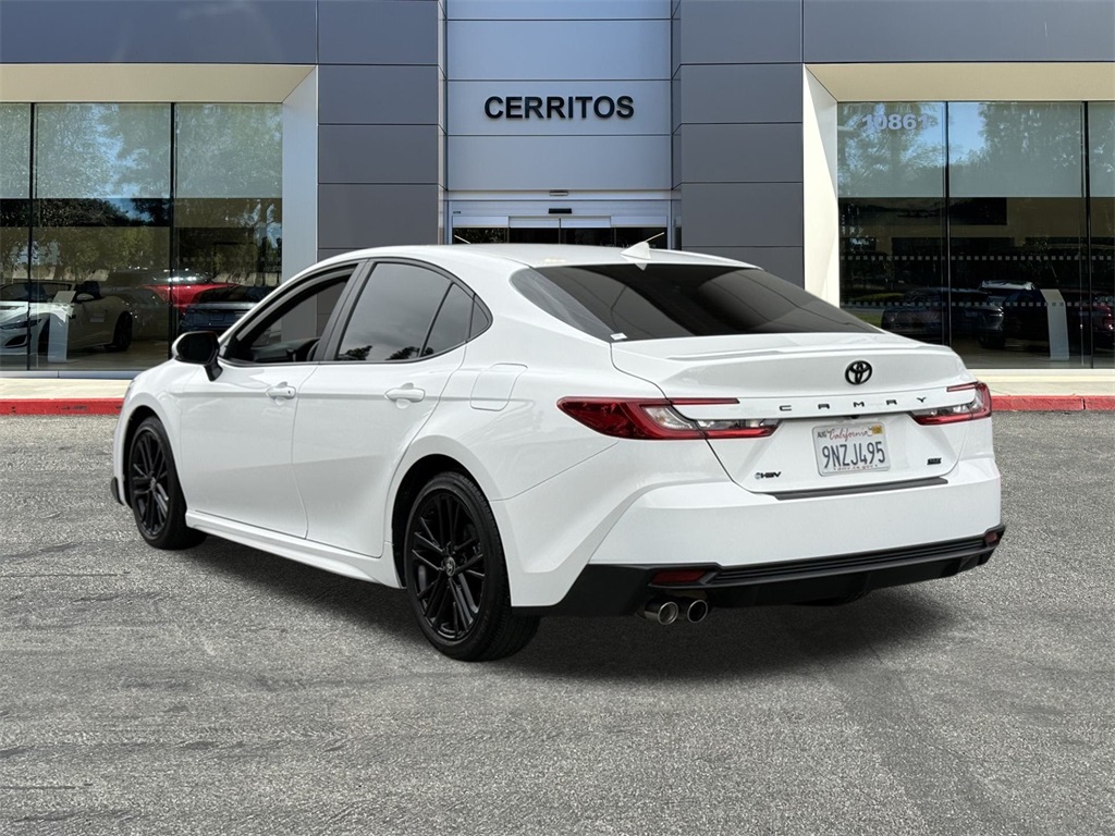 2025 Toyota Camry SE photo 7