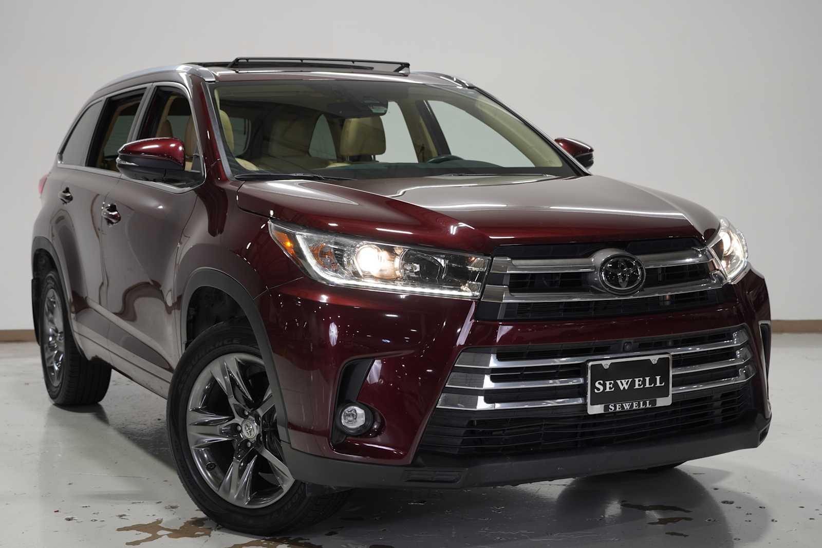 2019 Toyota Highlander Limited Platinum photo 3