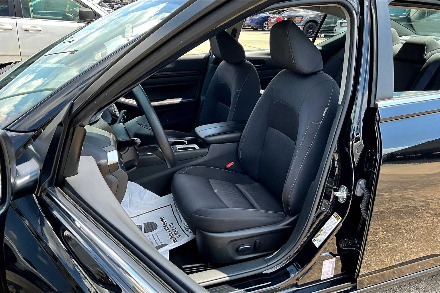 2024 Nissan Altima 2.5 SV photo 7