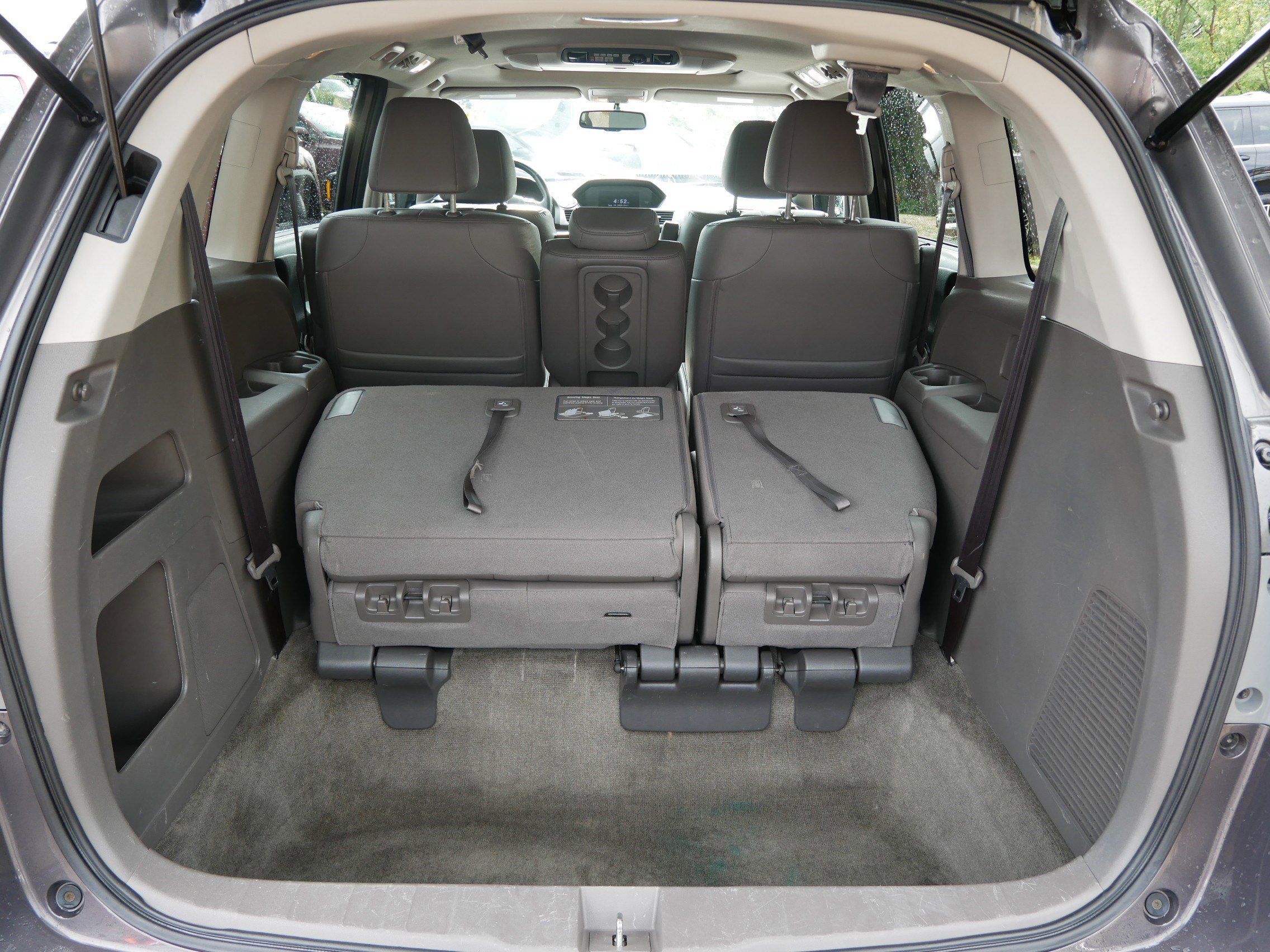 2013 Honda Odyssey Touring photo 18