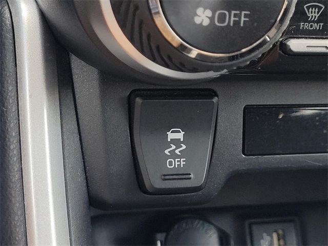 2024 Toyota RAV4 Hybrid XLE Premium photo 17