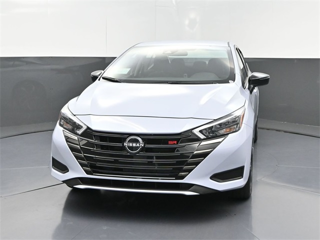 2025 Nissan Versa 1.6 SR photo 2