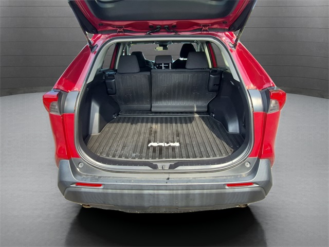 2019 Toyota RAV4 LE photo 9