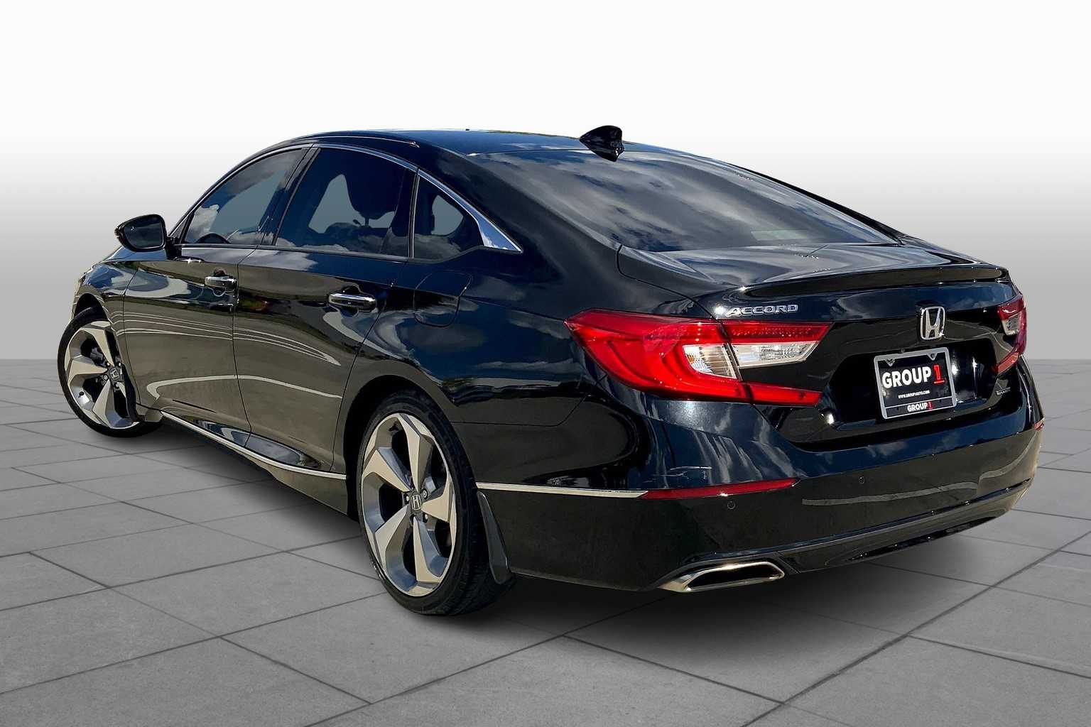2018 Honda Accord Touring 1.5T photo 10