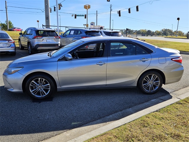 2015 Toyota Camry LE photo 4