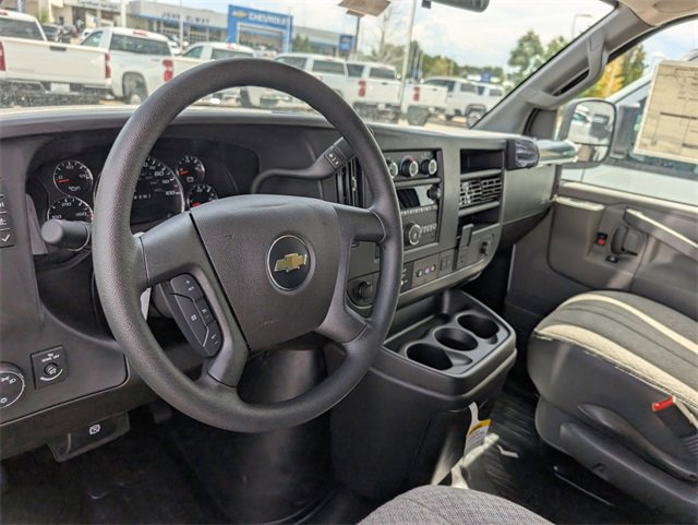 2025 Chevrolet Express Cargo 3500 photo 10