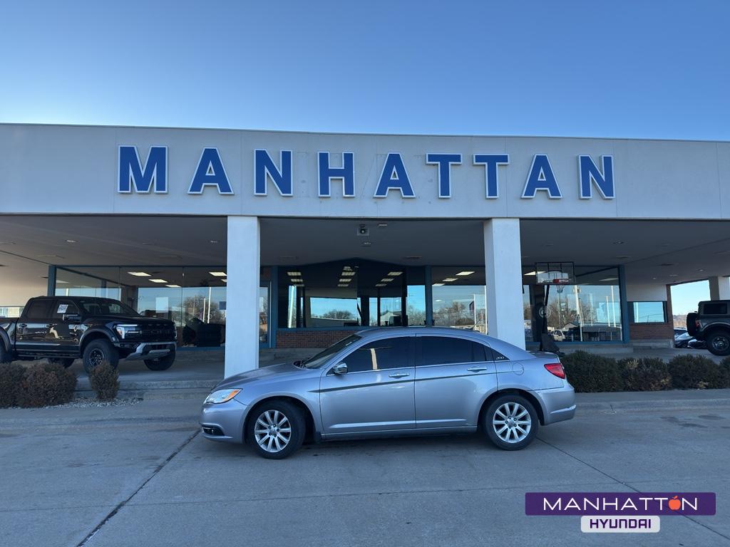 2014 Chrysler 200 Limited's photo