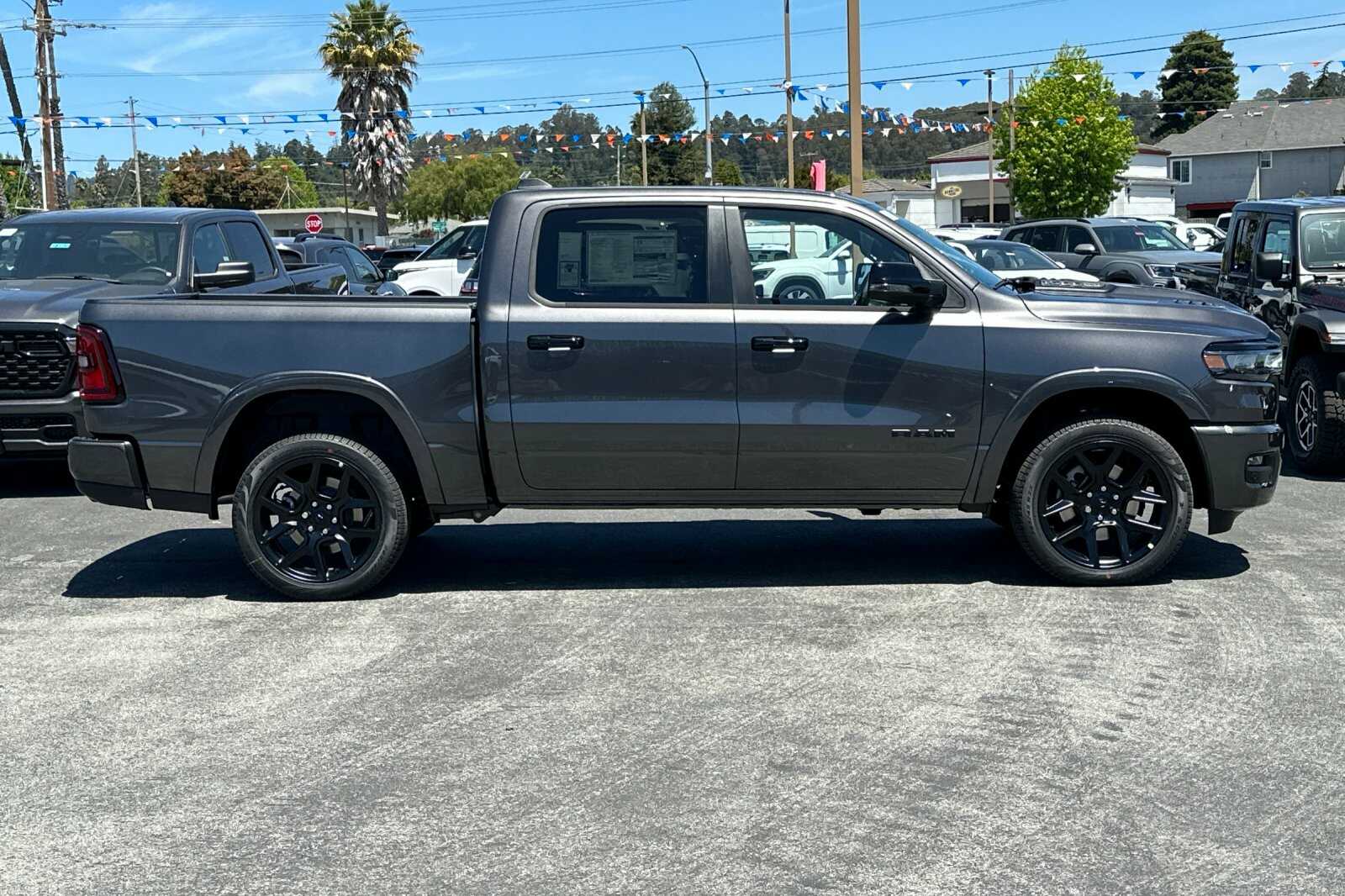 2025 Ram 1500 Laramie photo 3