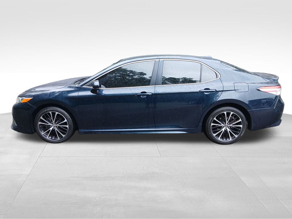 2020 Toyota Camry SE photo 2