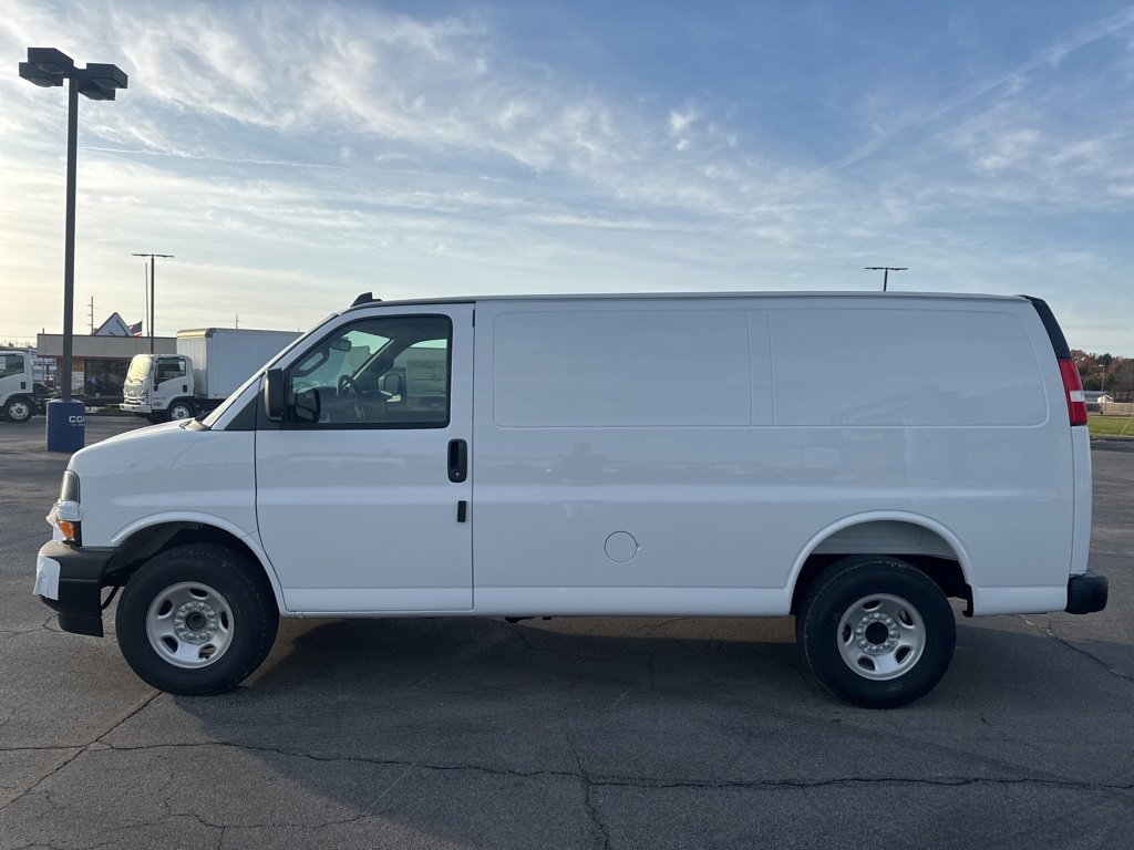 2025 Chevrolet Express Cargo 2500 photo 4