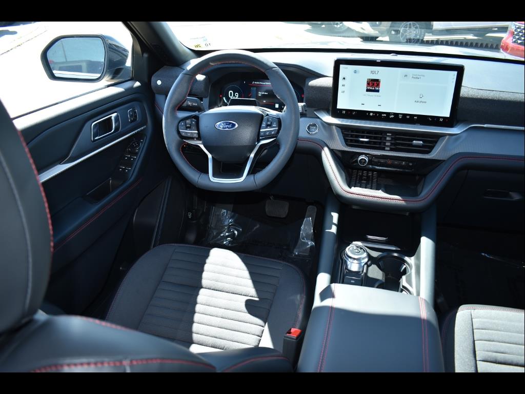 2025 Ford Explorer ST-Line photo 4