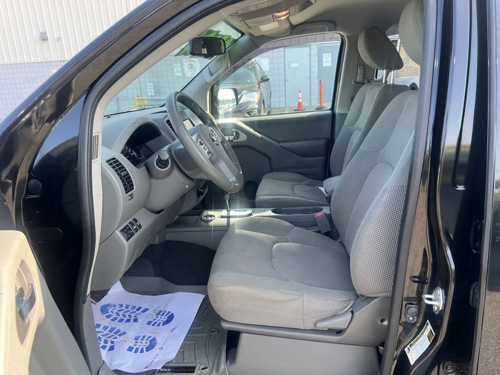 2021 Nissan Frontier SV photo 3