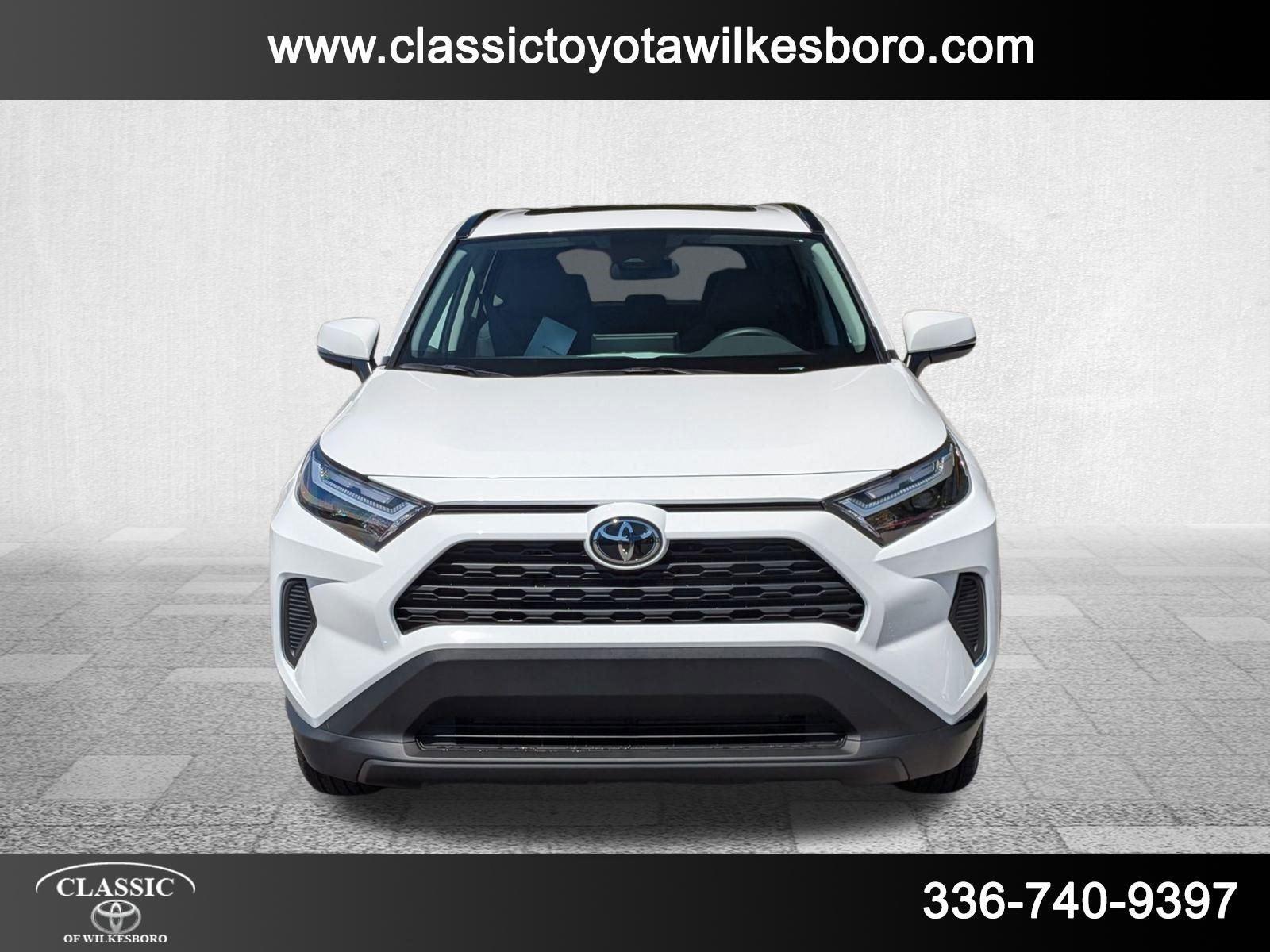 2025 Toyota RAV4 Hybrid XLE photo 2